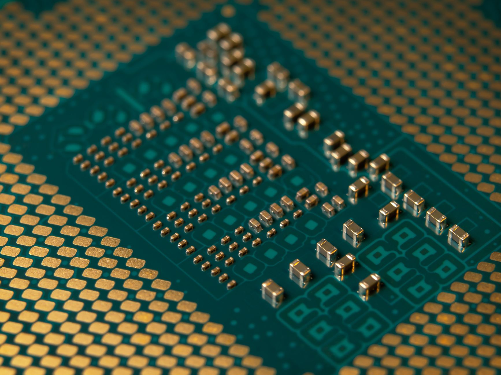 亞洲 AI 訊號正同時往政策、資本市場與實際場景部署擴散
