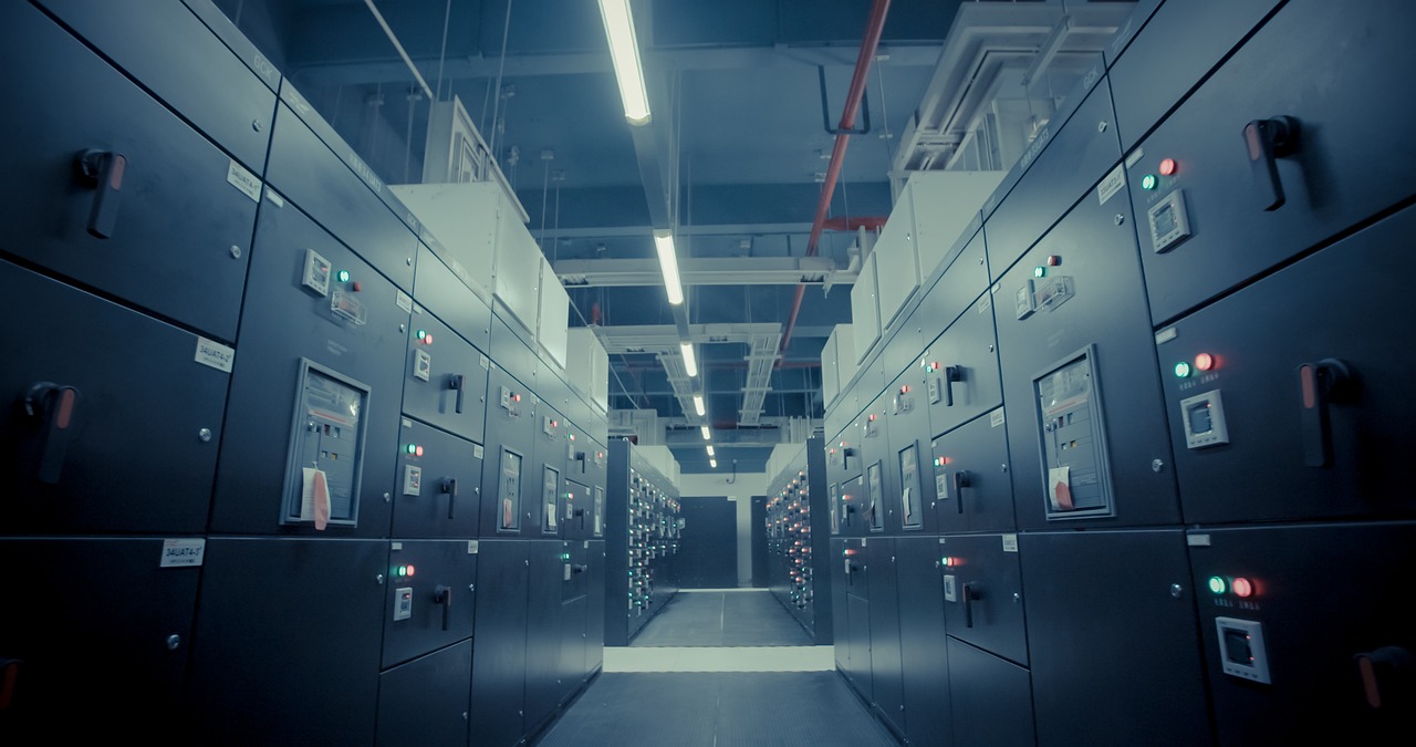 AI 基礎建設正同時卡在電力、記憶體與區域管制
